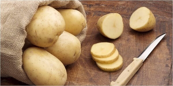 Sử dụng khoai tây và nước rửa bát là một trong những cách tẩy rỉ sét hiệu quả hiện nay