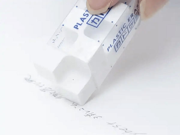 Cách tẩy keo dính trên đồ nhựa, đồ gỗ, kính tủ lạnh đơn giản nhất
