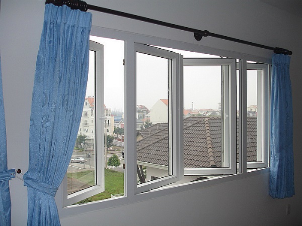 Mở cửa sổ giúp lưu thông không khí trong phòng